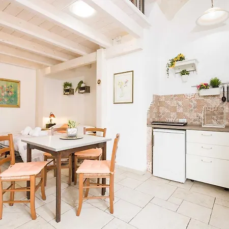 Un Rubino Fra I Sassi